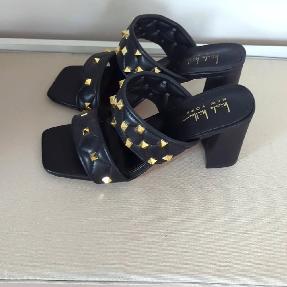 Nicole Miller Black Studded Women's Sandals SIZE 8 - Picture 2 of 2
